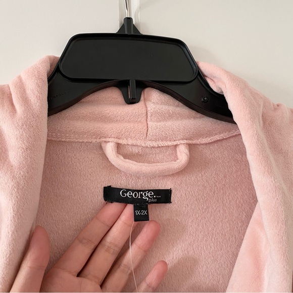 George Velour Robe - Picture 3 of 5